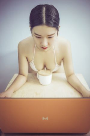 富二代國產視頻女神_超清高清完整版播放