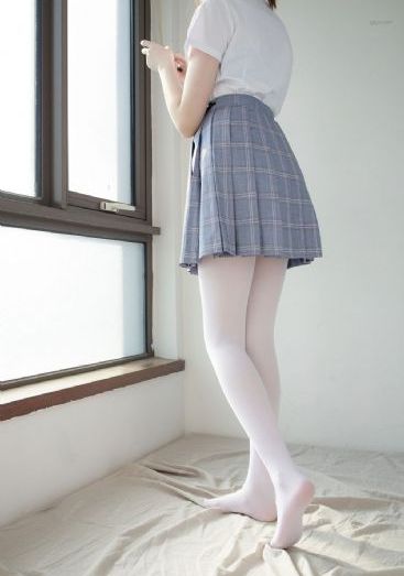 嬌妻在客廳被朋友玩得呻吟漫畫_BD英語日本電影免費