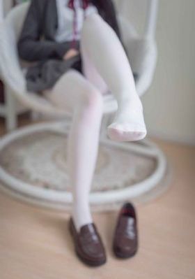 日本絲襪舔腳av番號_劇情片在線觀看高清